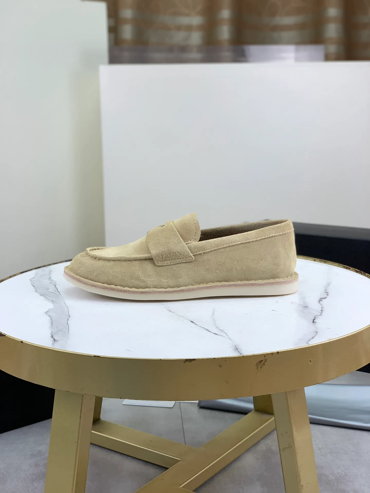 Factory price P740💰Original quality, top version🔱 ＰＲＡＤＡPrada. Men's business casual leather shoes, top quality cow leather. 1:1 shipment ⬆️Luxurious and noble, all made of imported original first-layer fine suede cowhide, just to create a more comfortable wearing experience. Upper: original comfortable open-edge bead-rubbed calfskin ➕Top imported water-dyed full cow lining, original high-end lightweight and comfortable TPU combination bottom ✔️Code number: 39-44 (38 45 Can be customized)